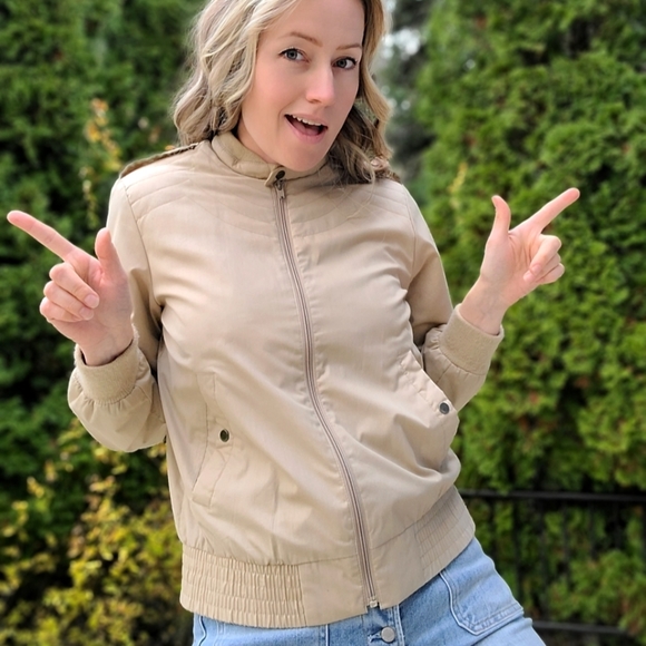 Vintage 80s Mod Tan Jacket w/ Shoulder Straps Cool Stitching Mock Neck Bomber S - Picture 12 of 14
